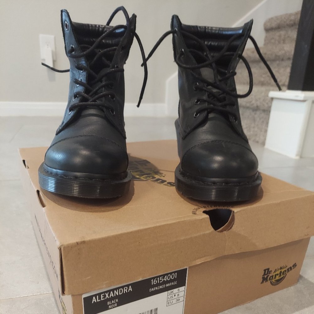 Dr Martens AirWair Size 8 Combat boots